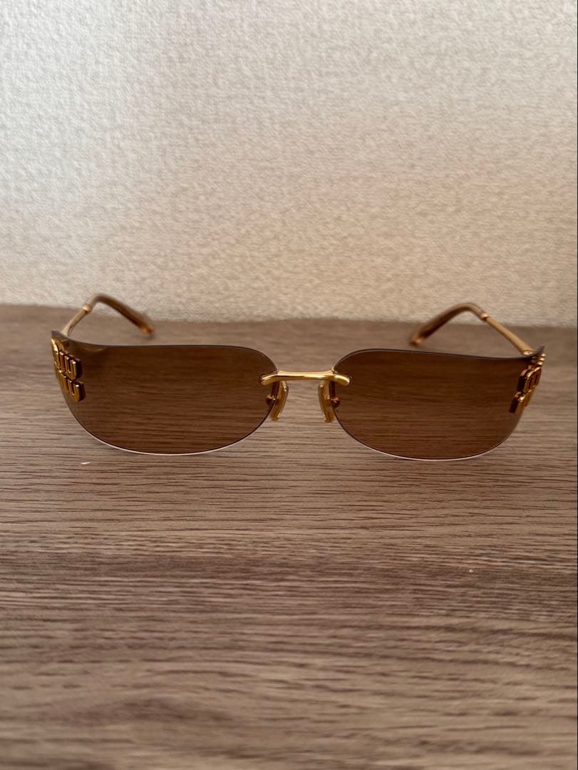 miu miu サングラス グレー レンズ ゴールド フレーム