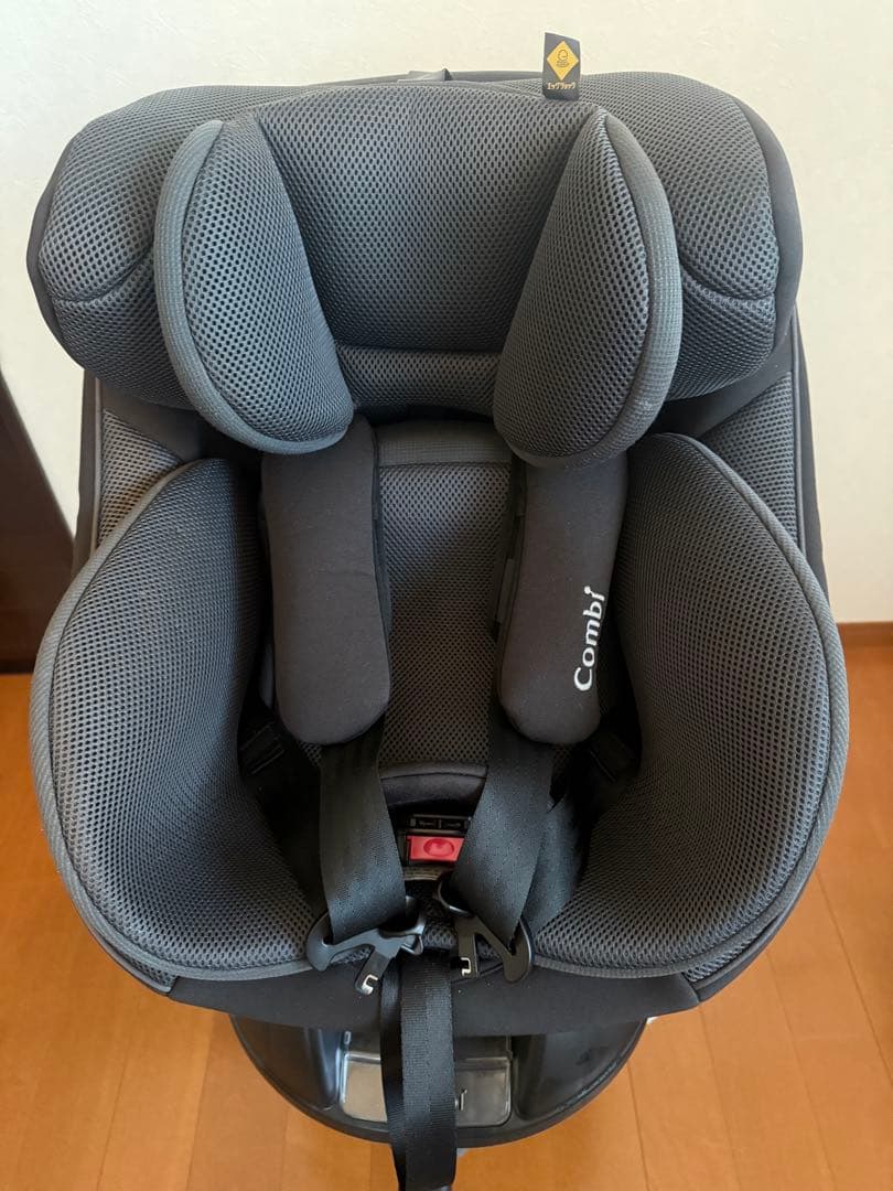 コンビ クルムーヴ コンパクトエッグショックチャイルドシート 回転式 コンパクト