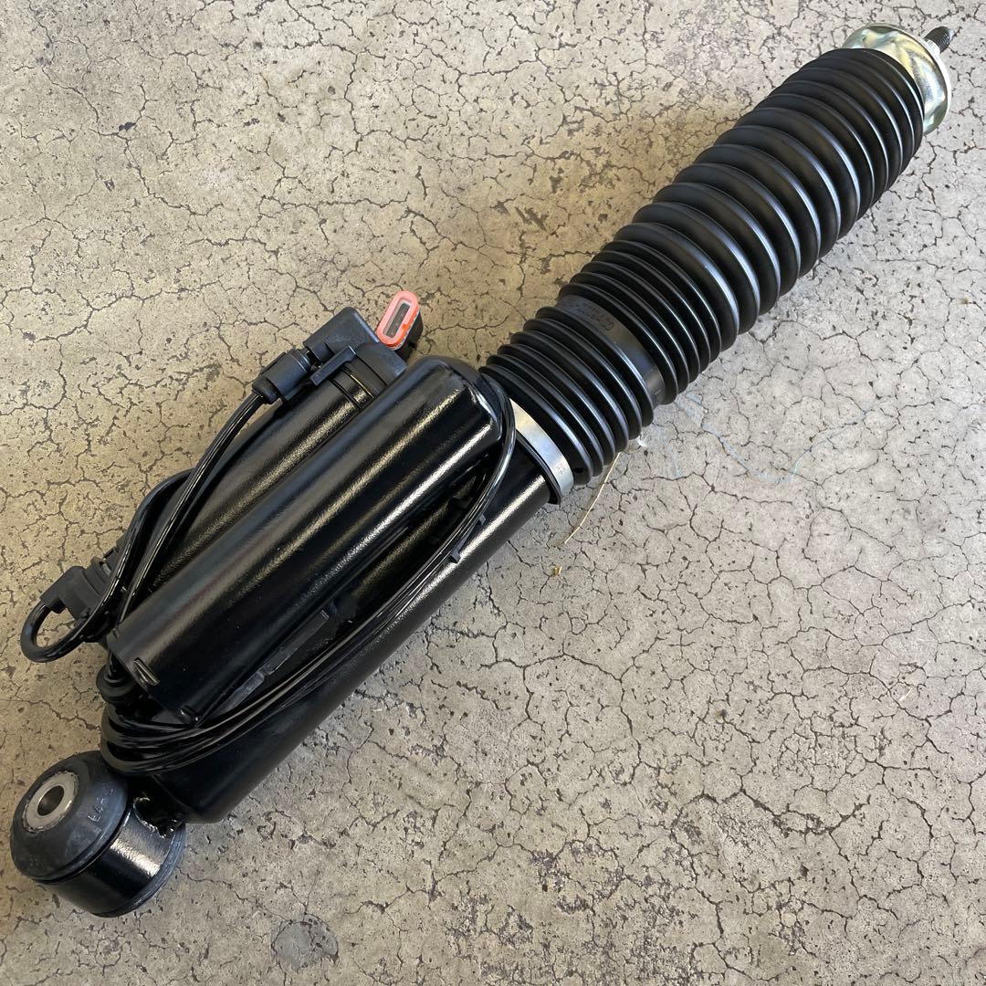 メルセデスベンツ　Eクラス　w211ワゴン　リアショックアブソーバー　未使用品