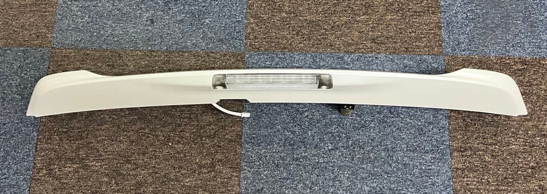 トヨタプリウスアルファリアスポイラー