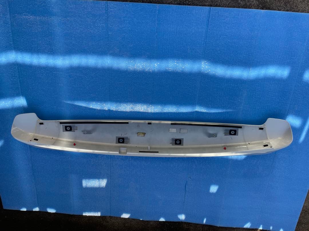 ヴォクシー80 純正リアスポイラー