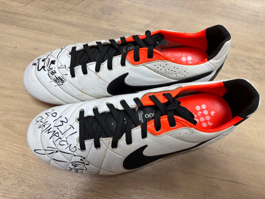 サンフレッチェ広島⭐︎2013年優勝Nike 実使用シューズ サイン入り