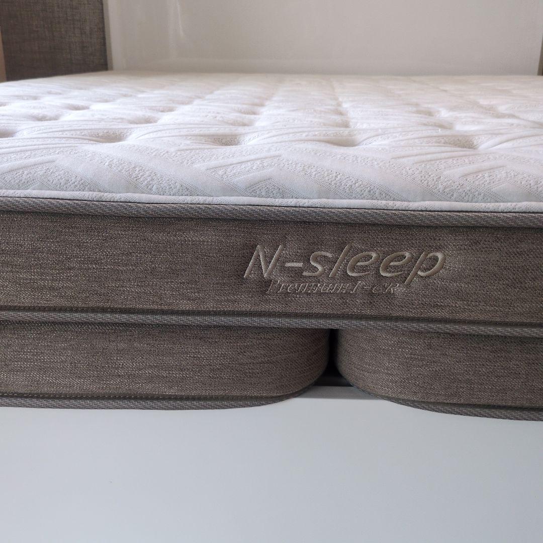 ニトリ　クイーンサイズベッドフレーム (マットレス付き)