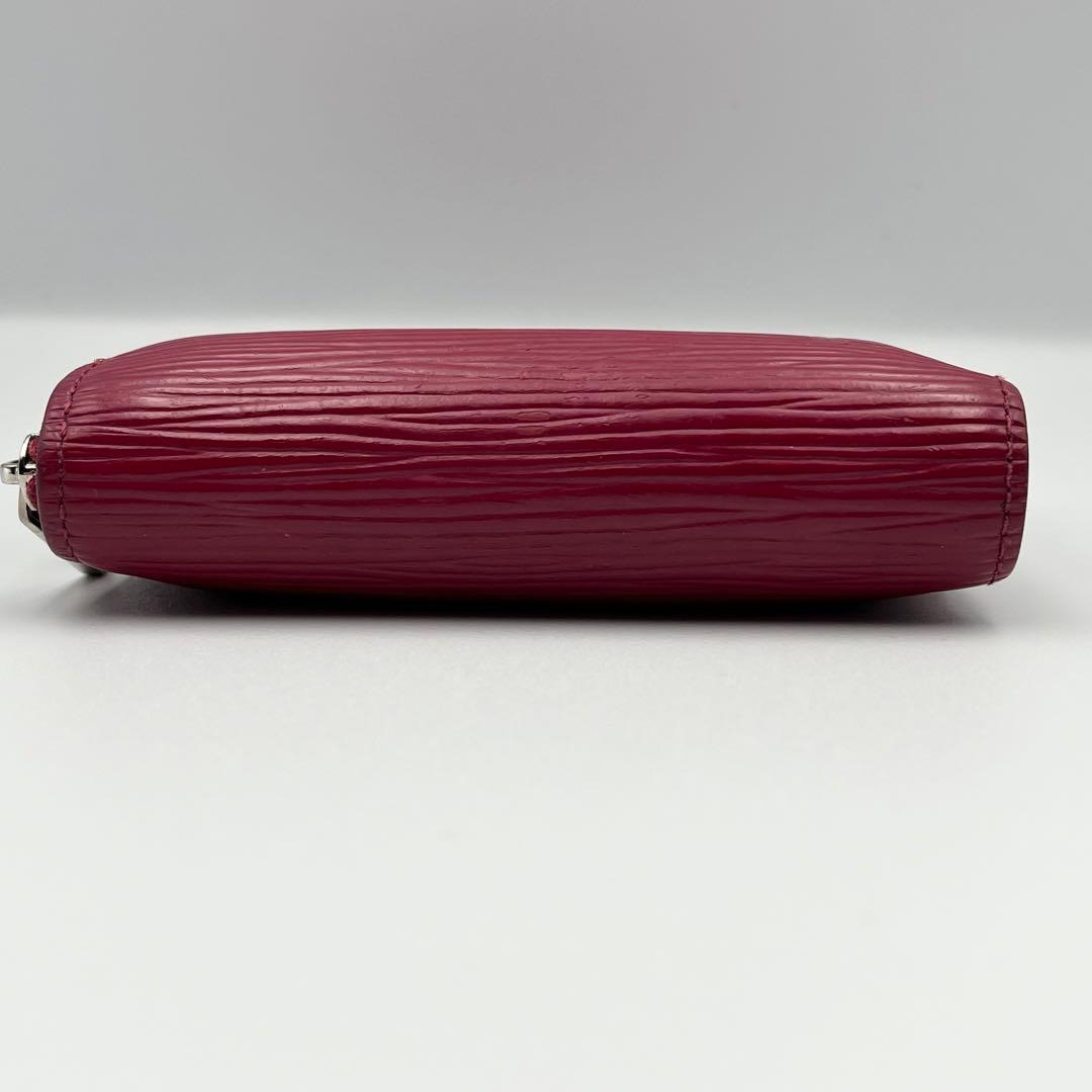 美品　ルイヴィトン　新型パース　小銭入れ　エピ　ラウンドファスナー　赤