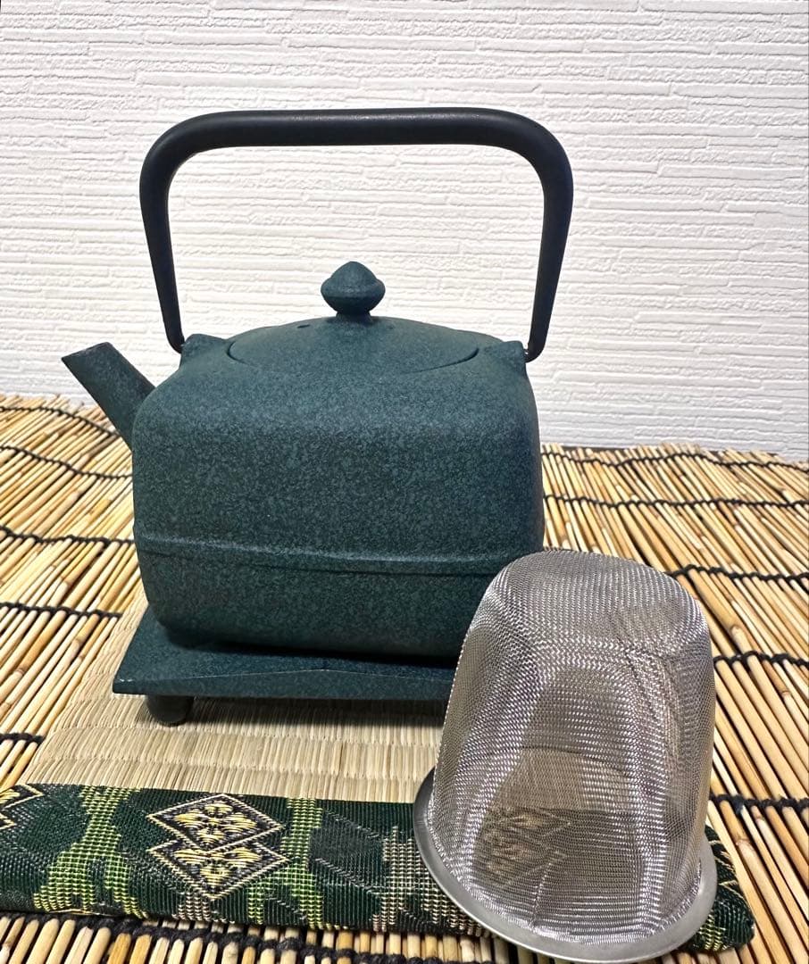 菊地保寿堂　奥山清行デザイン　ティーポット　よほうＳ　鉄瓶敷き　おりがみ①