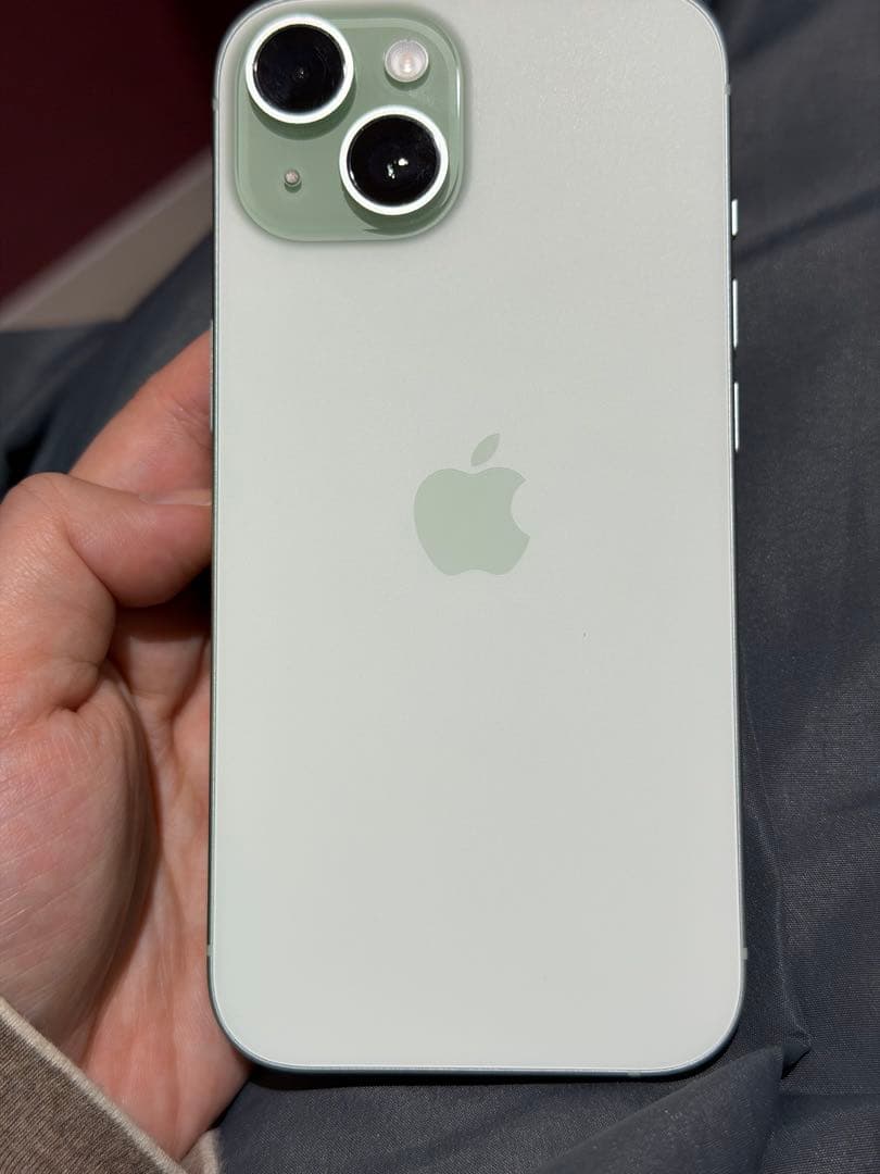 【こーちゃん】iPhone15 256GB グリーン