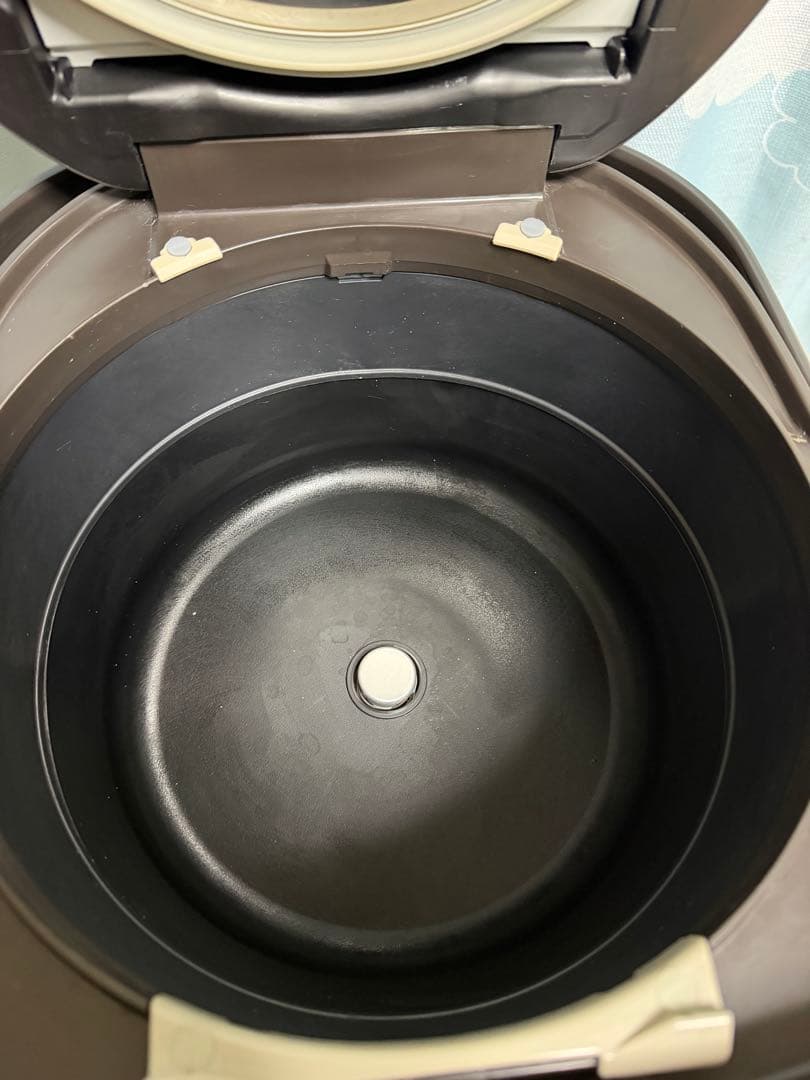 日立 大容量 圧力IH炊飯器 1升炊き 黒厚鉄釜 ライトブラウンRZ-WG18M