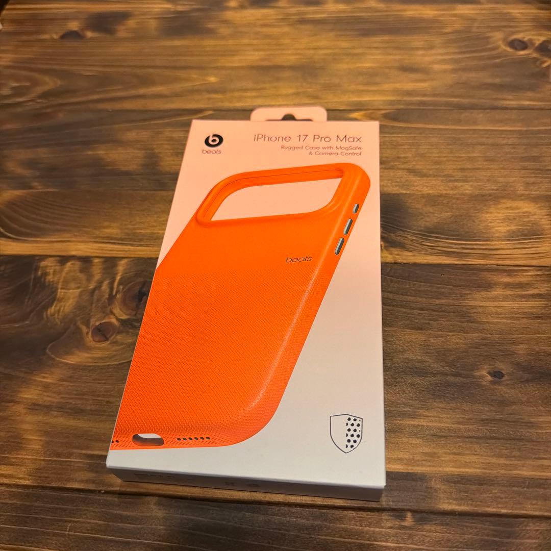 iPhone 17 Pro Max 専用Beatsオレンジハードケース