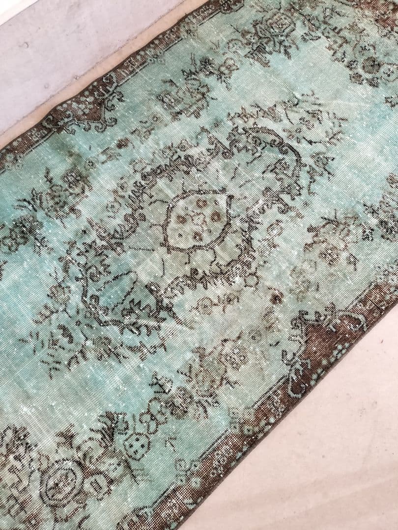 【最終価格】エメラルドグリーンオーバーダイ　ヴィンテージトルコラグ　No.581