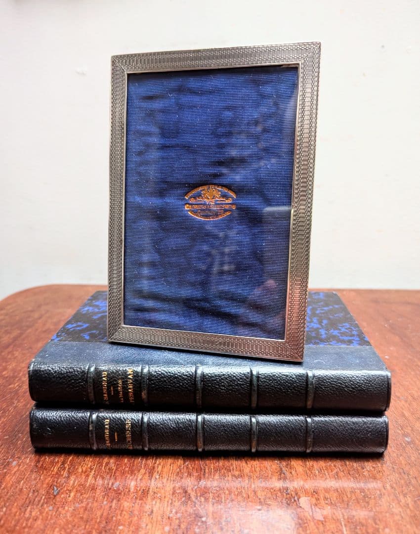 イギリスアンティーク 純銀フォトスタンド １９１３年ロンドン刻印 英国王室御用達