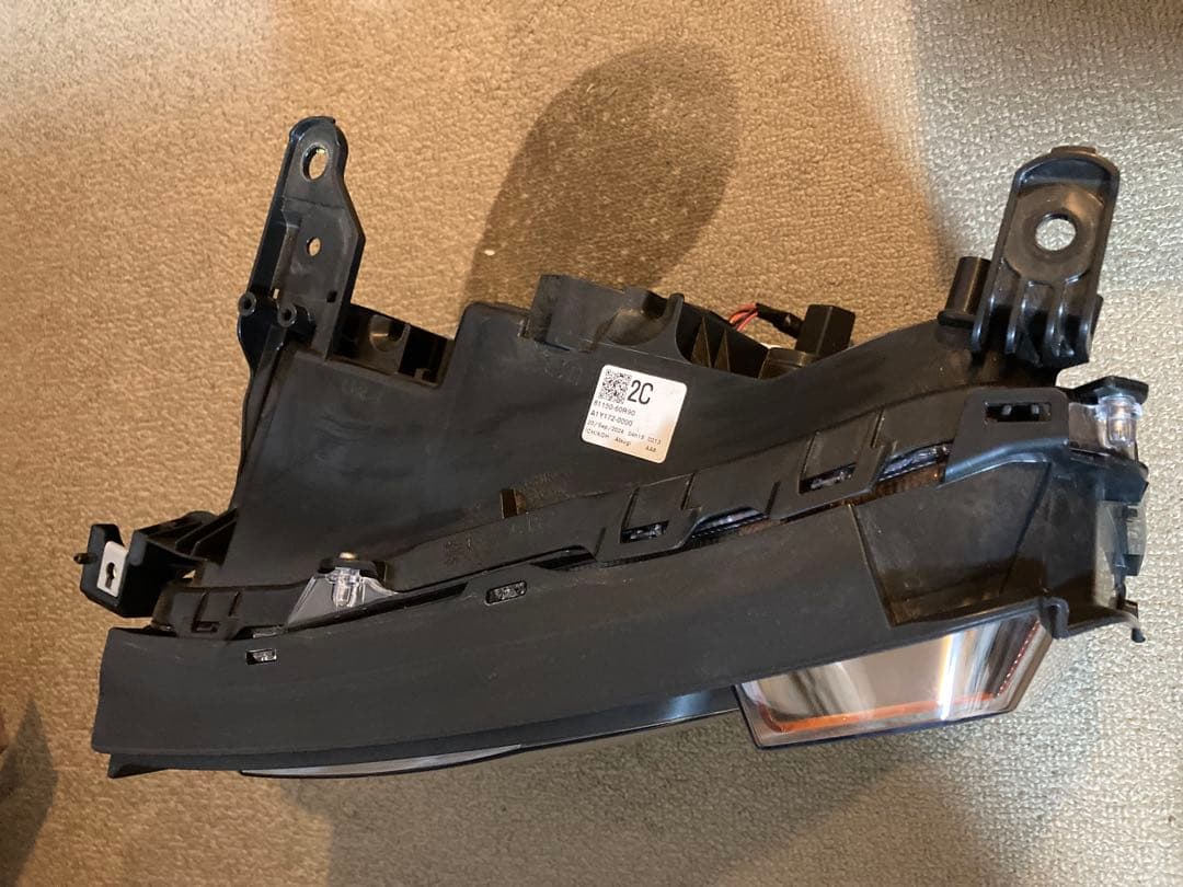 ランドクルーザー250 丸目ヘッドライト左右