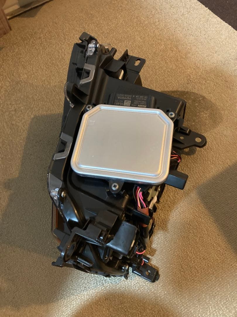 ランドクルーザー250 丸目ヘッドライト左右