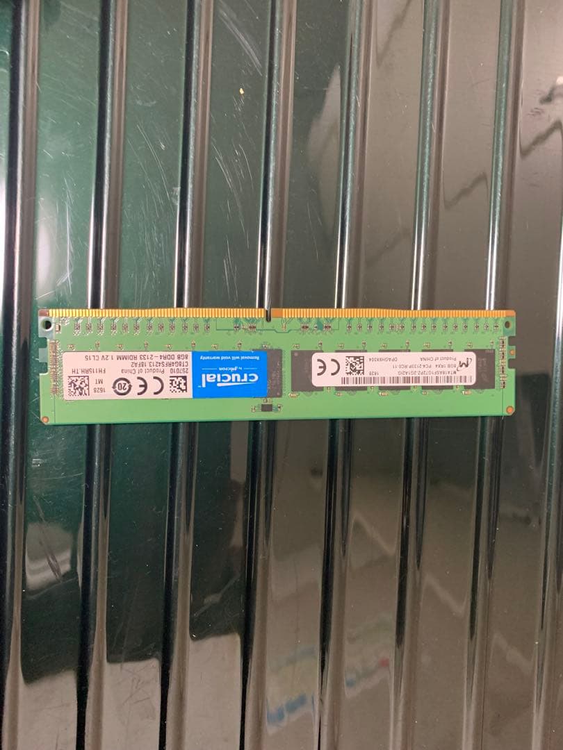 Crucial DDR4 8GB ×3 メモリーモジュール 2400MHz未確認