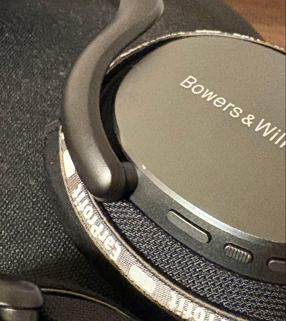 Bowers ＆ Wilkins Px7 S3（スタンド付き）