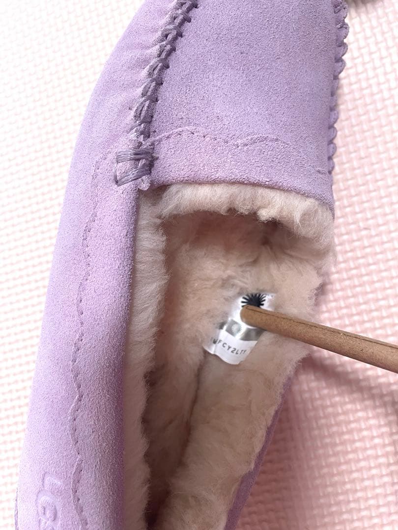 【新品】UGG モカシン シープスキン スリッポン 22cm