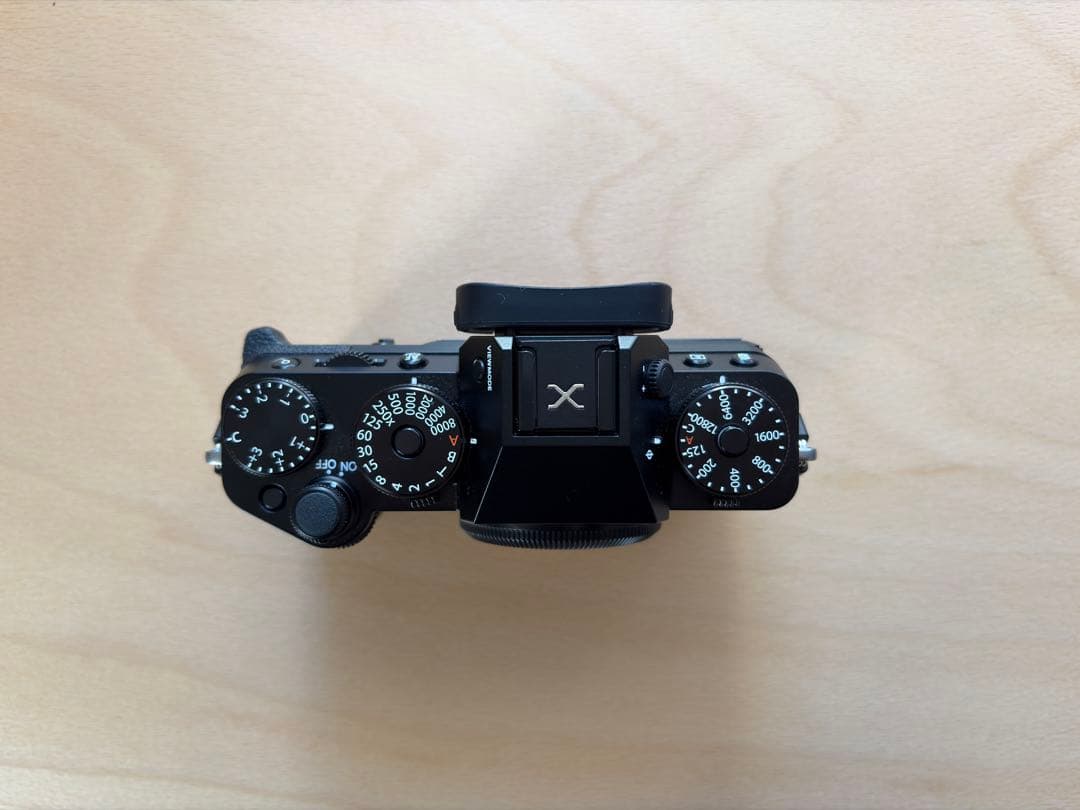 【極美品】富士フイルム X-T5 ボディ シャッター6,742回 多言語モデル