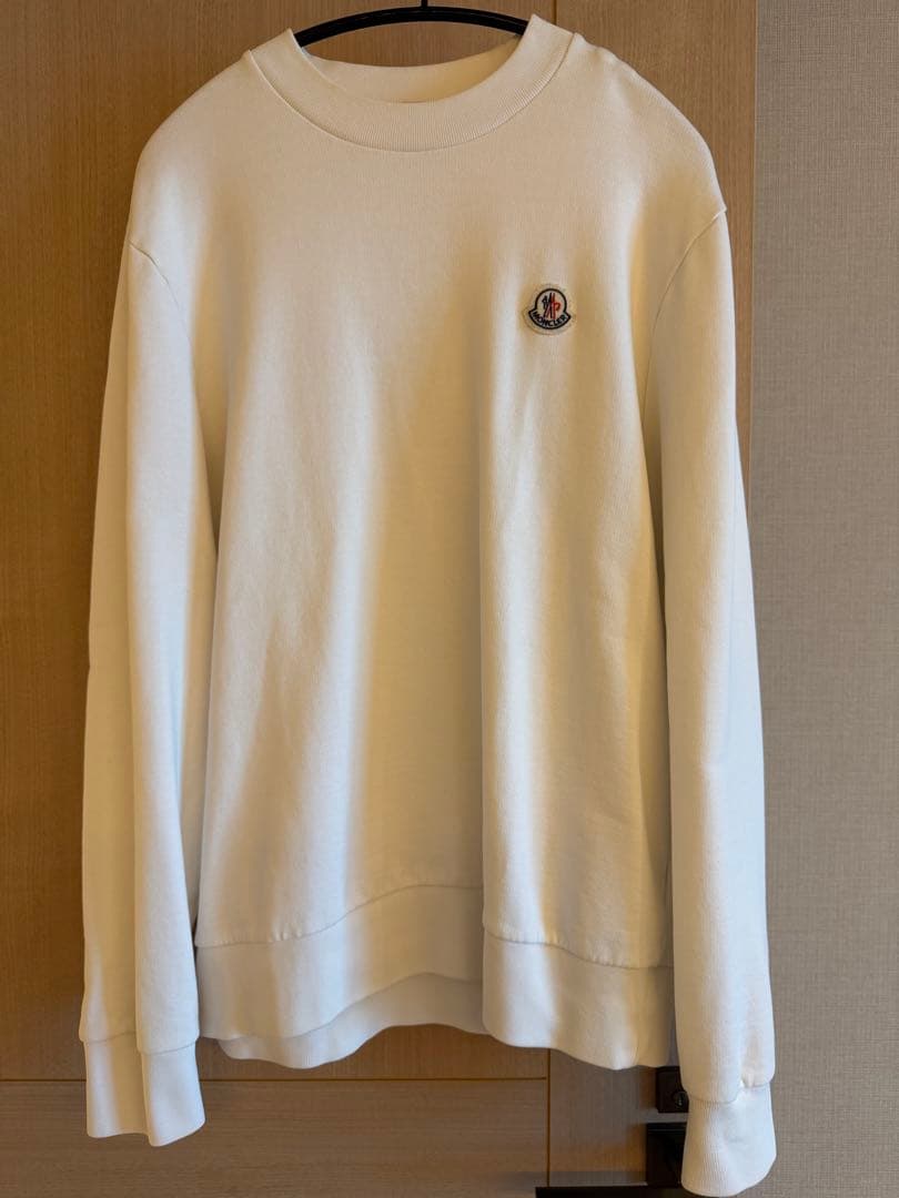 モンクレールのロゴパッチ付きコットンスウェットシャツ　ホワイト