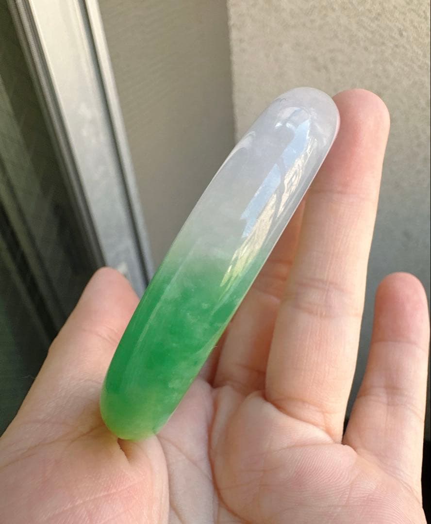 薄紫とグリーンのグラデーションAランクは翡翠ヒスイバングル