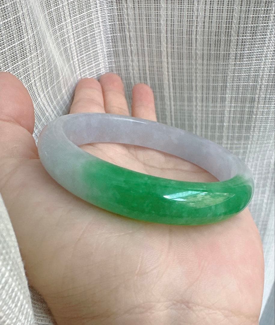 薄紫とグリーンのグラデーションAランクは翡翠ヒスイバングル