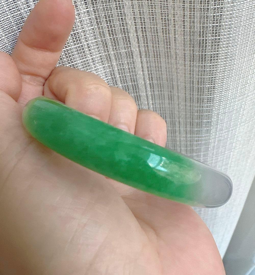 薄紫とグリーンのグラデーションAランクは翡翠ヒスイバングル