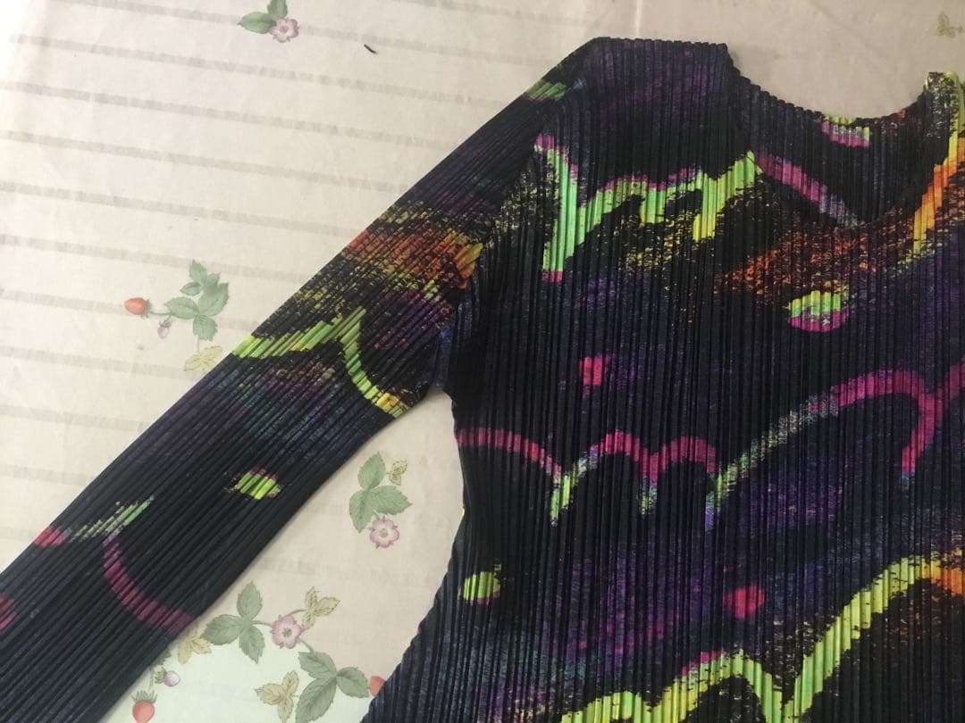 ナ*ナ様 最終価格です❗️プリーツプリーズ　多色ストライプ柄Aライン長袖チュニッ