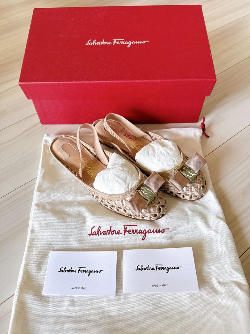 Salvatore Ferragamo ベージュ サンダル