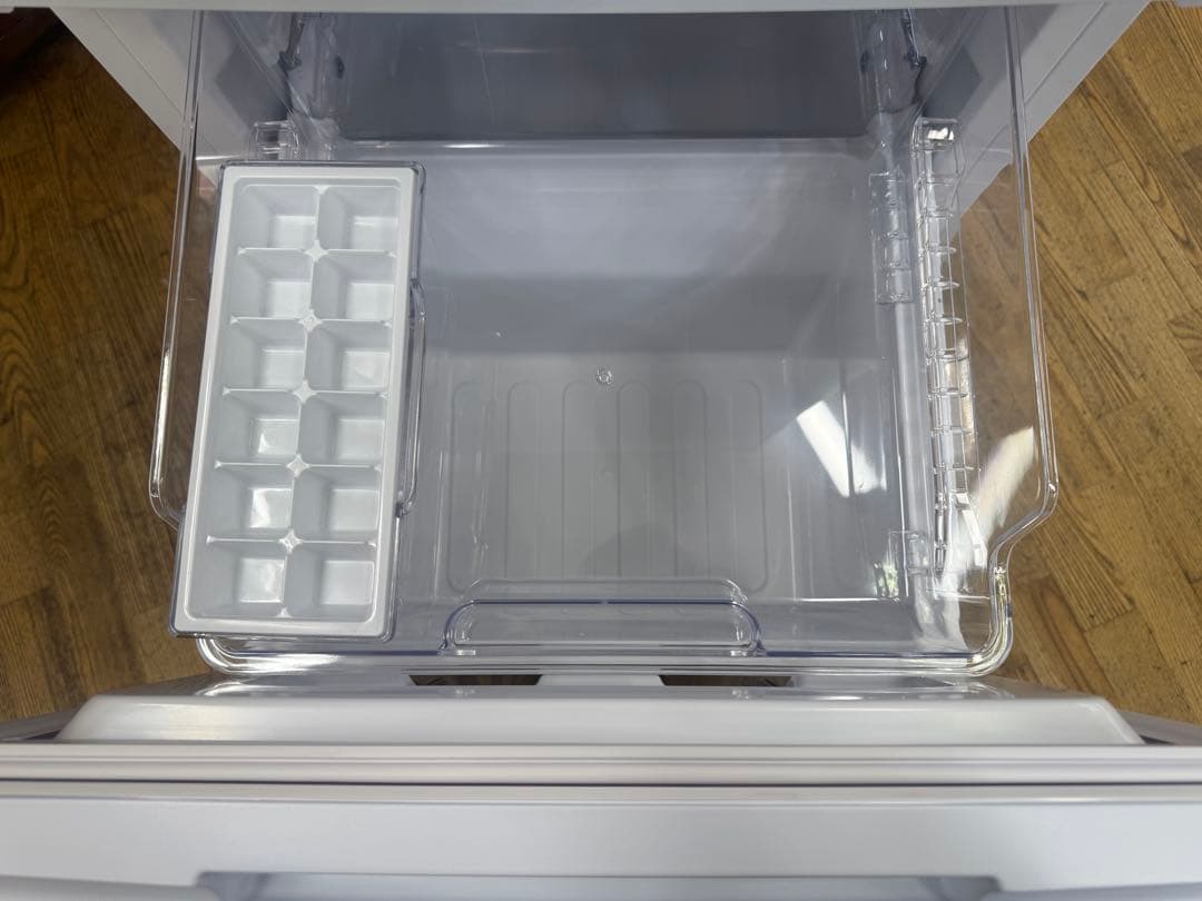 F002　超美品　SHARP 冷蔵庫 2025年製 152L　2ドア