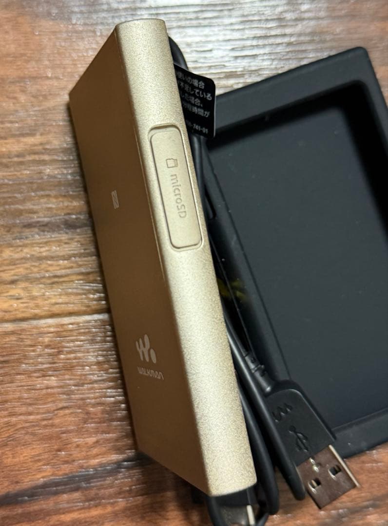 美品！バッテリ良好ソニー ウォークマン NW-A45 16GBシャンパンゴールド