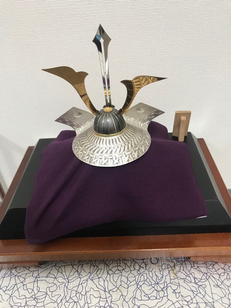 【美品】金銀工芸家　伝統工芸士　三代目　武比古　兜４号　（剣付）