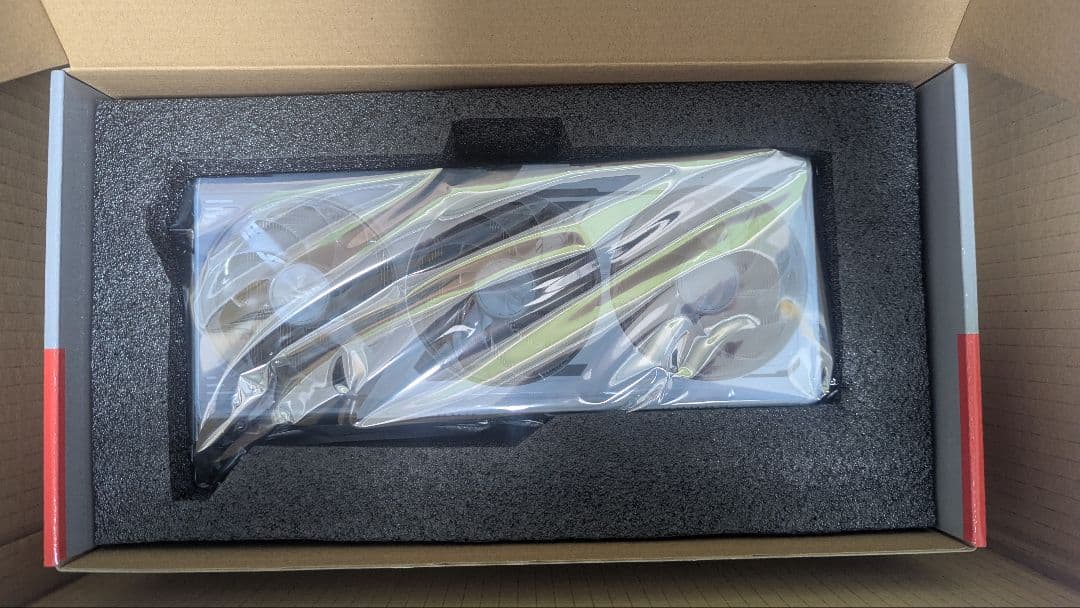 【美品】ASRock RX 9060 XT SL 16GB 3連ファン 白色