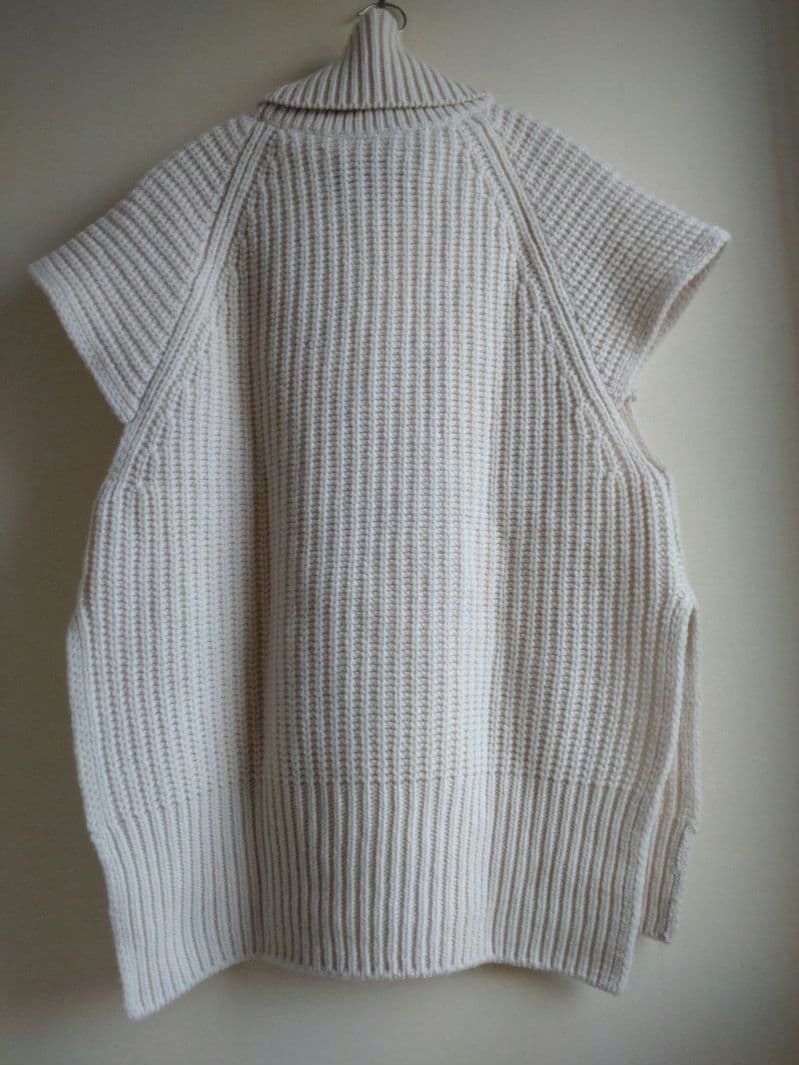 【未使用タグ付】TICCA　タートルネックリブニットベスト 　アイボリー