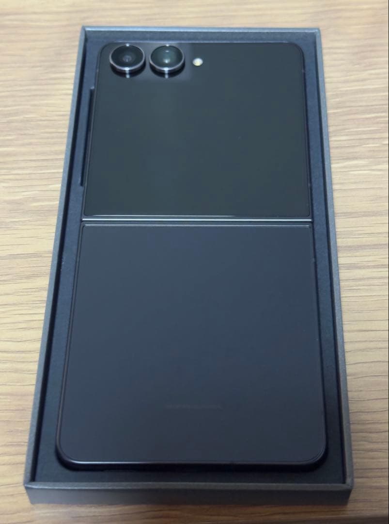 R*H様 Galaxy Z Flip7 256GB Jet Black SIMフ