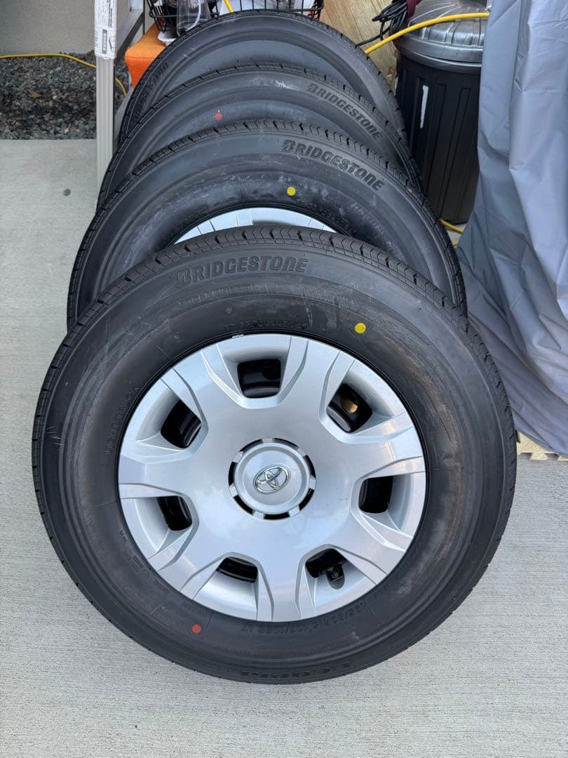 送料込2025年新車外ハイエース純正タイヤ195/80/R15LT ECOPIA