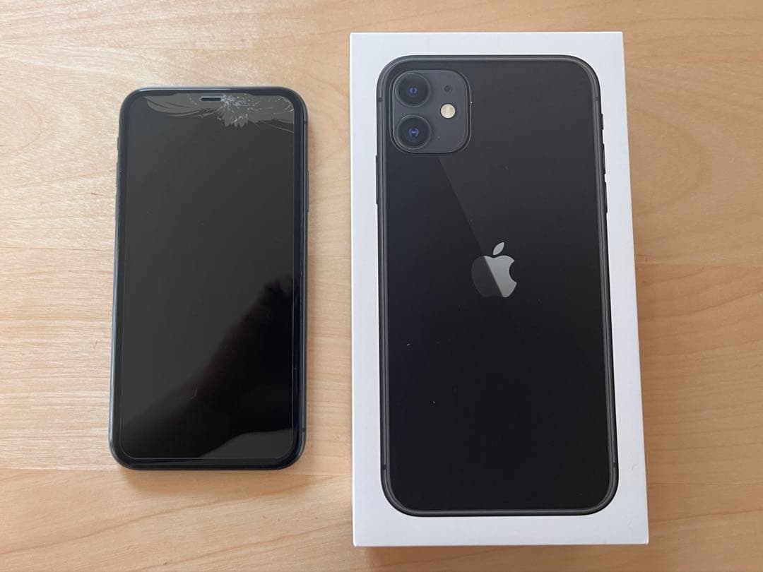 Apple iPhone 11 ブラック 内側カメラにひびあり