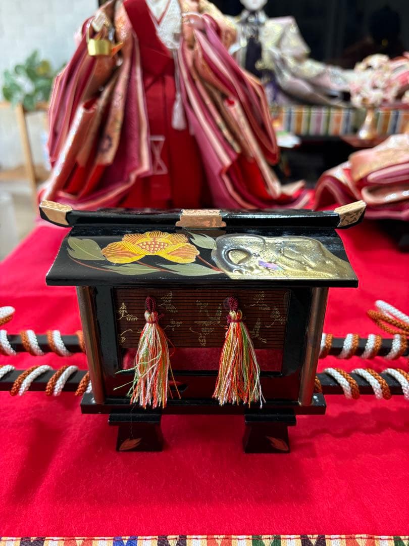 伝統的なひな人形セット