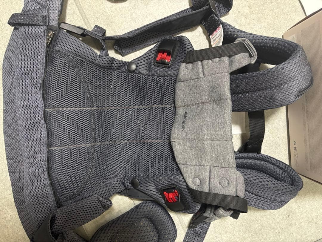 ベビービョルン　ハーモニー　メッシュ　最新モデル　抱っこ紐