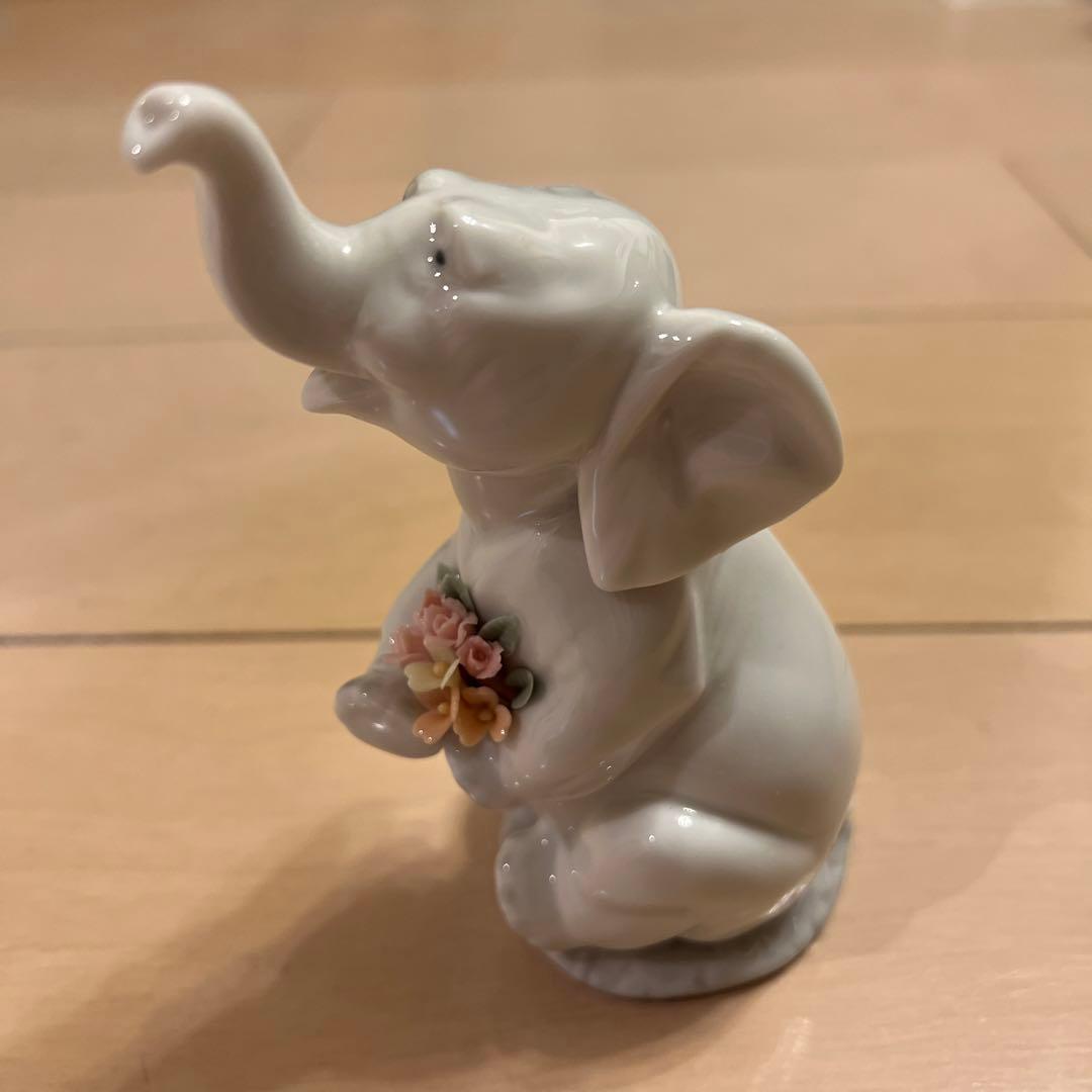 リヤドロ（LLADRO）の磁器フィギュリン