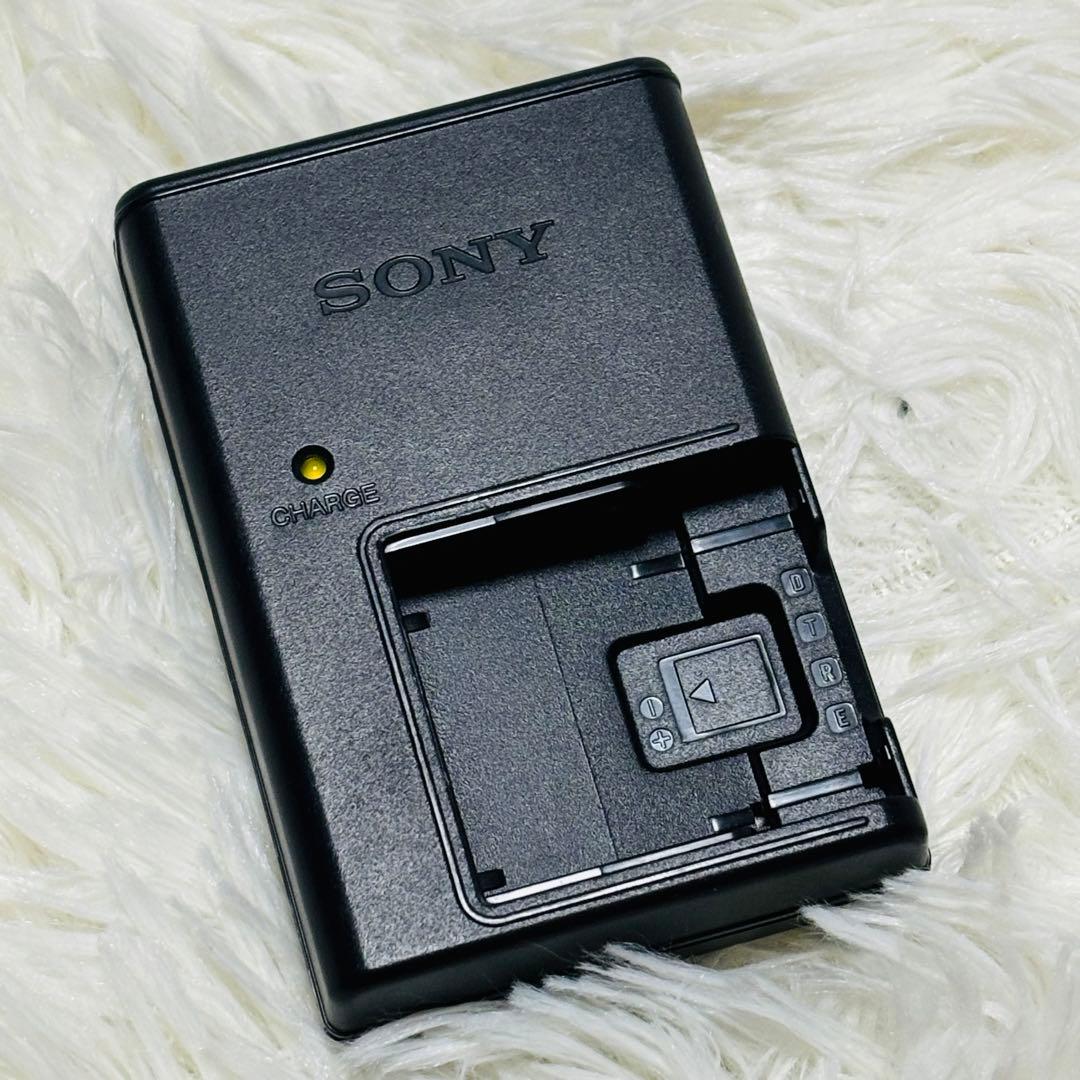 SONY Cyber-shot シルバー　DSC-T700