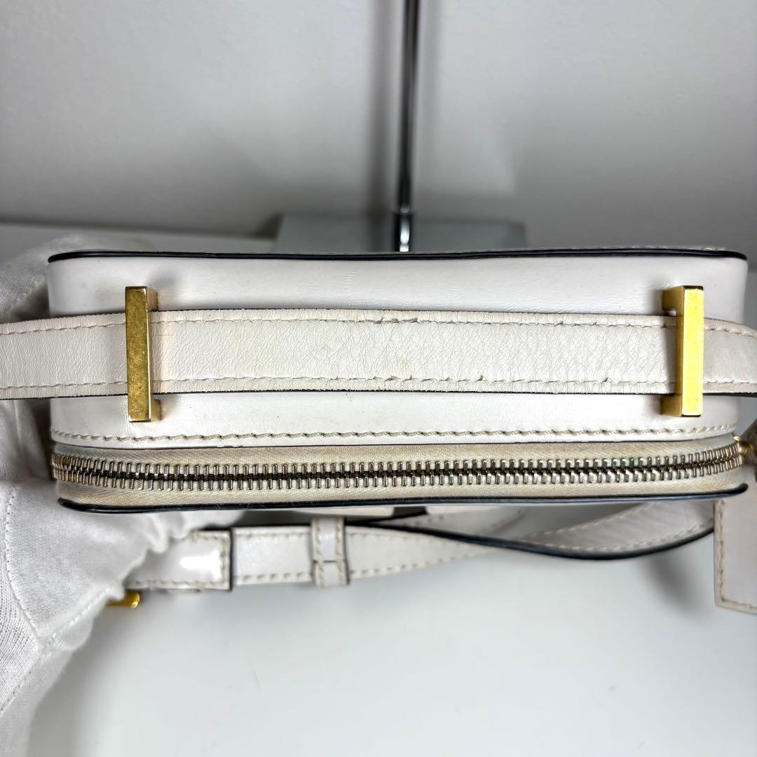 VALENTINO シグネチャー Vロゴ レザーショルダーバッグ カメラバッグ