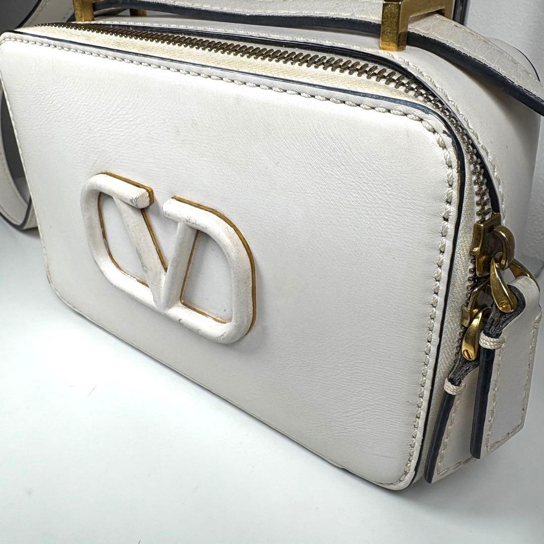 VALENTINO シグネチャー Vロゴ レザーショルダーバッグ カメラバッグ