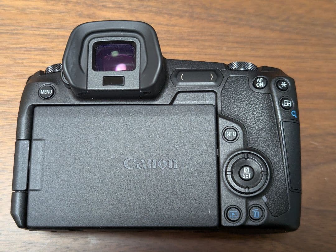 Canon EOS R フルサイズミラーレス一眼カメラ バッテリー2個おまけ