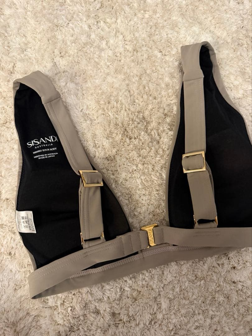 SISANDI V LINE nudebeige 1 新品　完売色