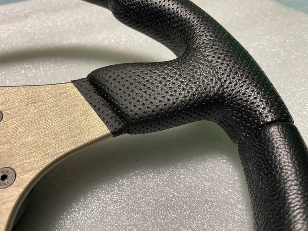 momo race & THRUSTMASTER T300用実車ハンドル変換ボス