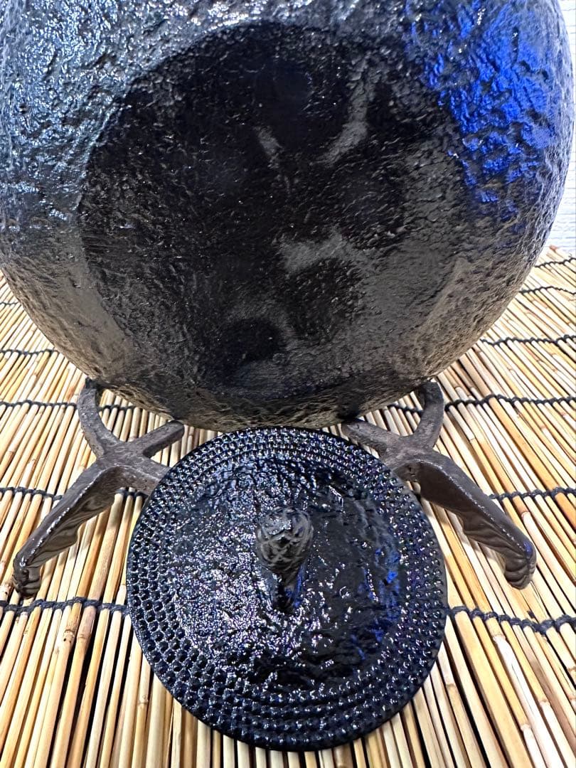 未使用品　南部及春鋳造　名工金秀造　捻鉉算盤形アラレ南部鉄瓶　南部鉄器　鉄瓶