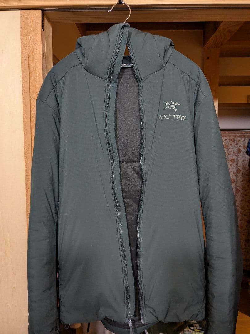 ARC'TERYX　アトムARフーディ