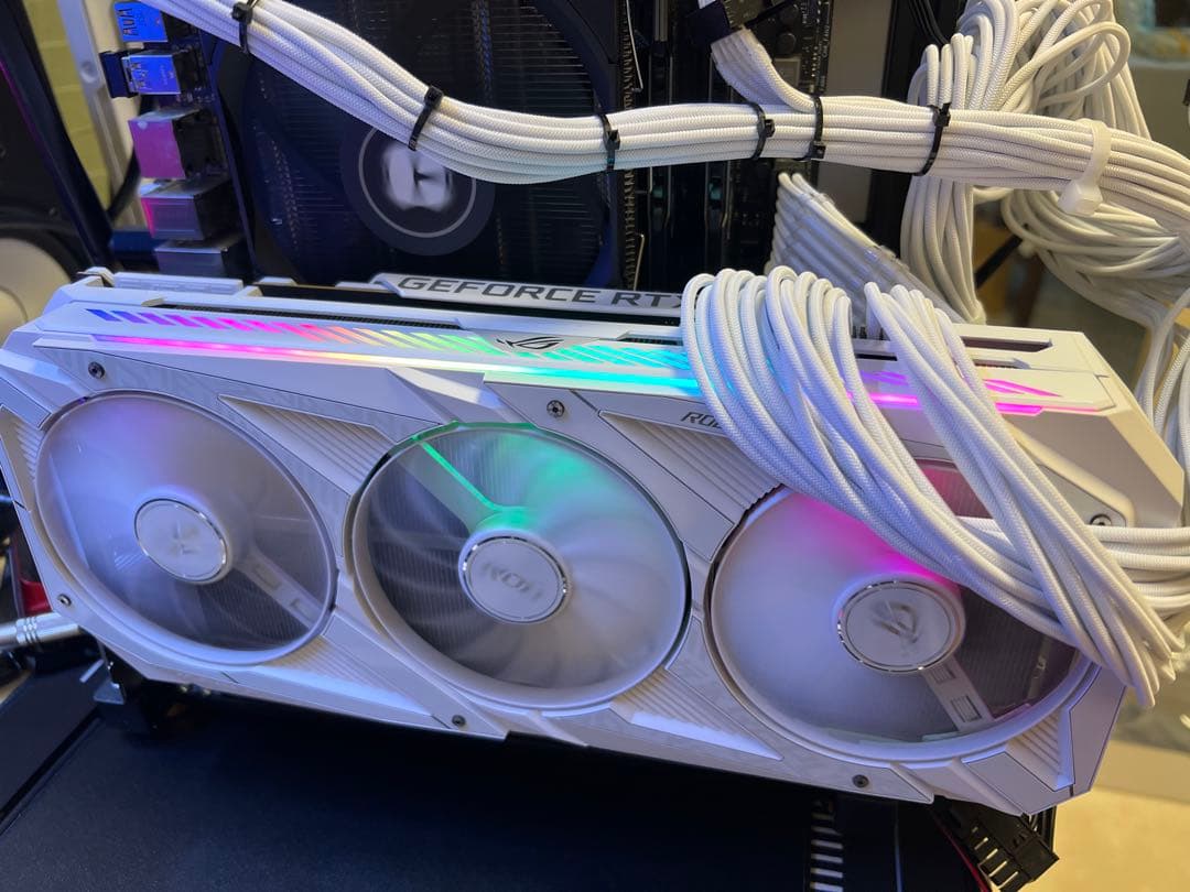 グラフィックボード・グラボ・ビデオカード rog GeForce RTX3090 O24G white
