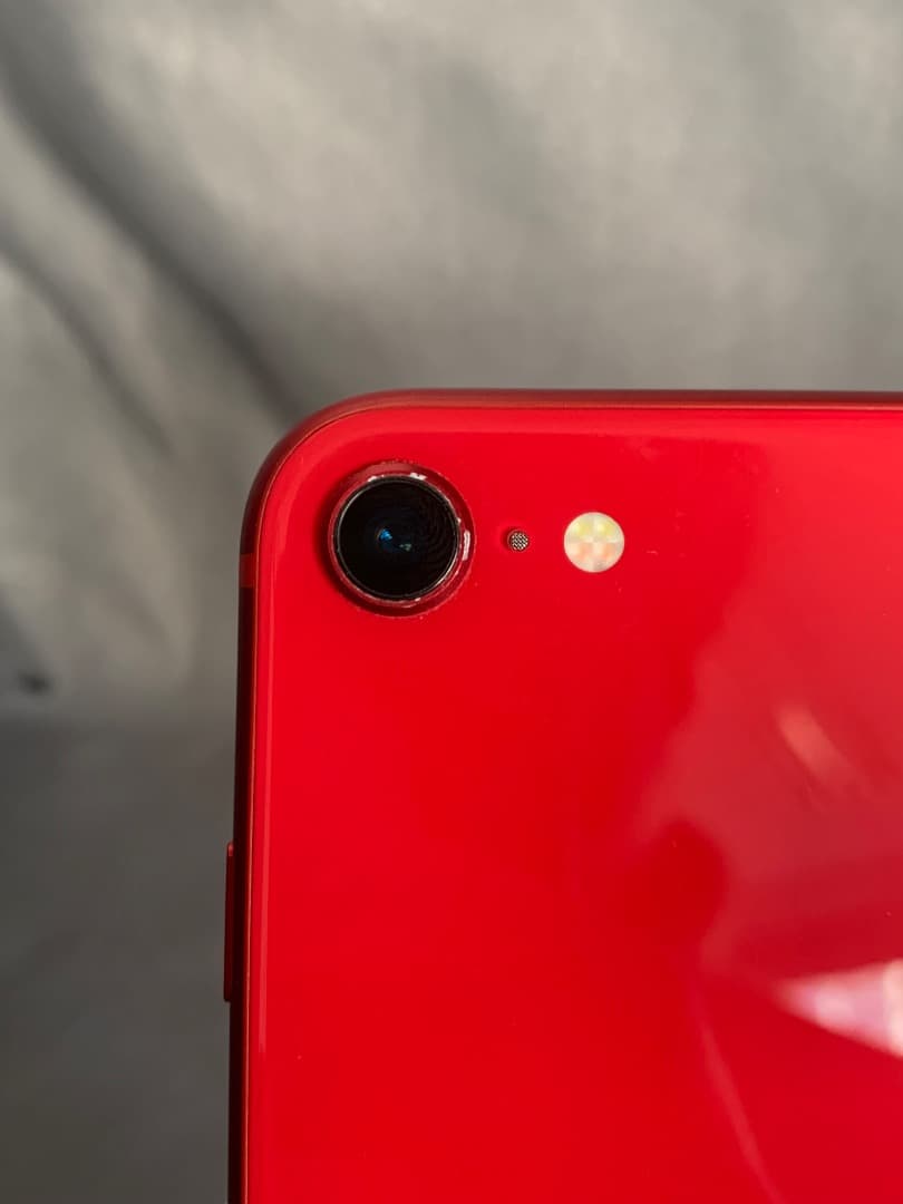 中古美品　国内版　SIMフリー　iPhoneSE 第二世代　64GB レッド色