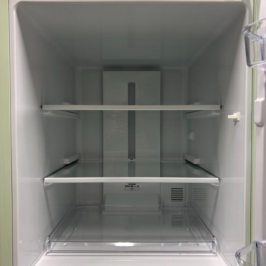 送料無料&一部地域は5000円引き！女性に人気のレトロ調冷蔵庫 20年製 ！