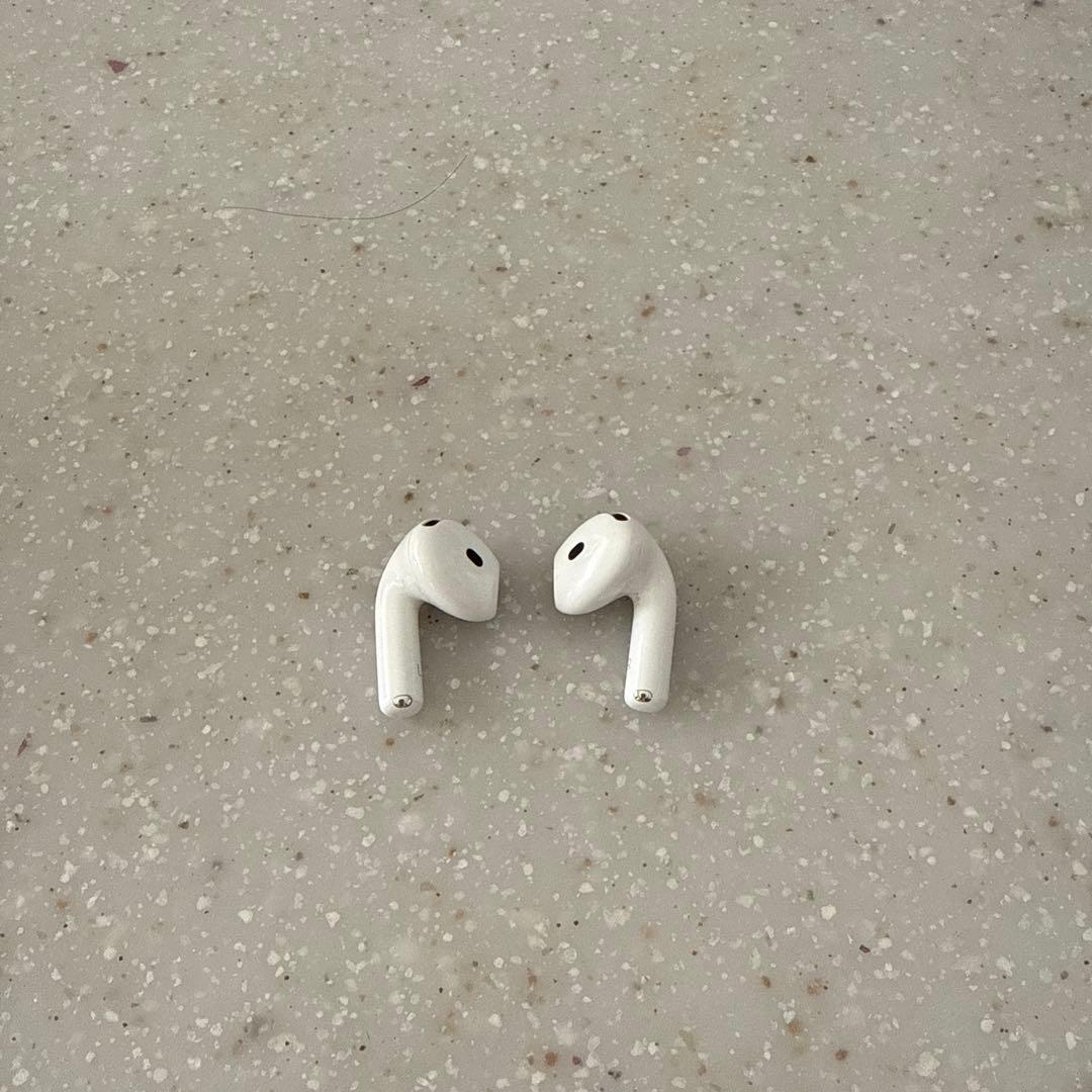 AirPods4 イヤフォンのみ。本体無し。