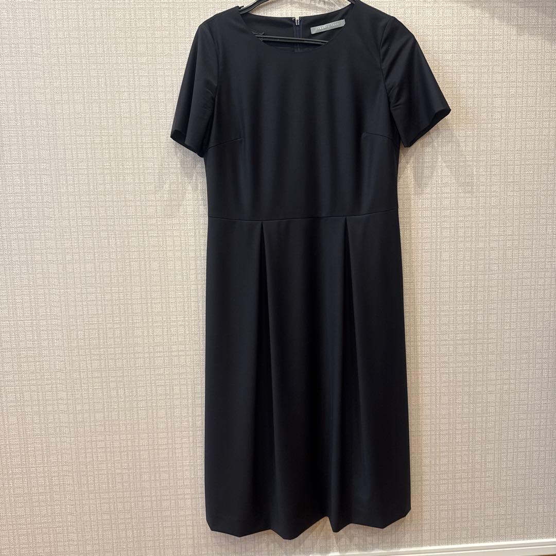 theory luxe ブラック 半袖 ひざ丈ワンピース